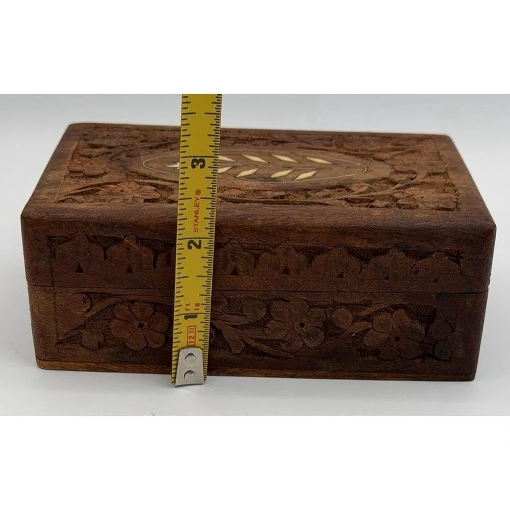 Unbranded hand carved